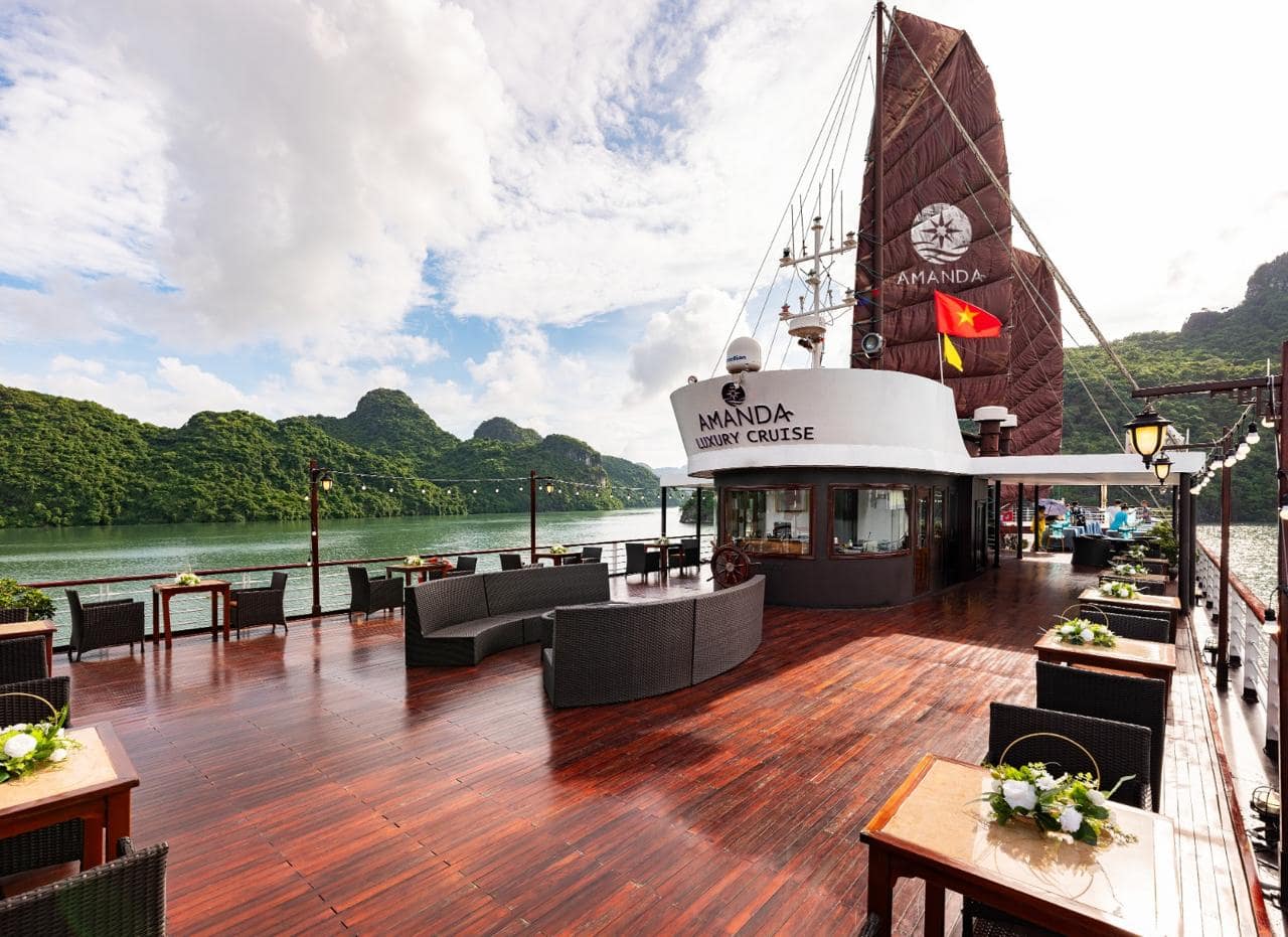 Halong bay day Cruise photo 2
